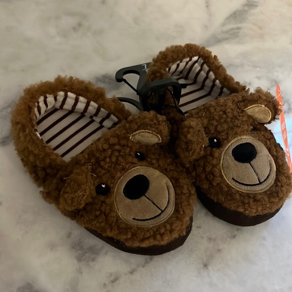 KIDS SLIPPERS NWT - Picture 1 of 3